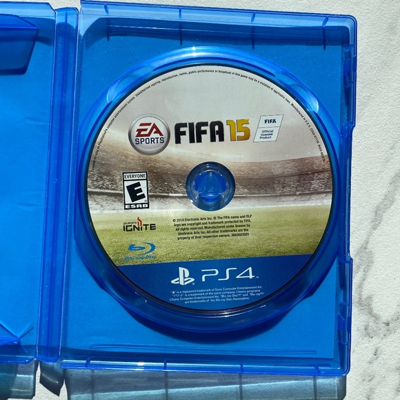 FIFA 15 PS4 EA Sports Game - Picture 3 of 4
